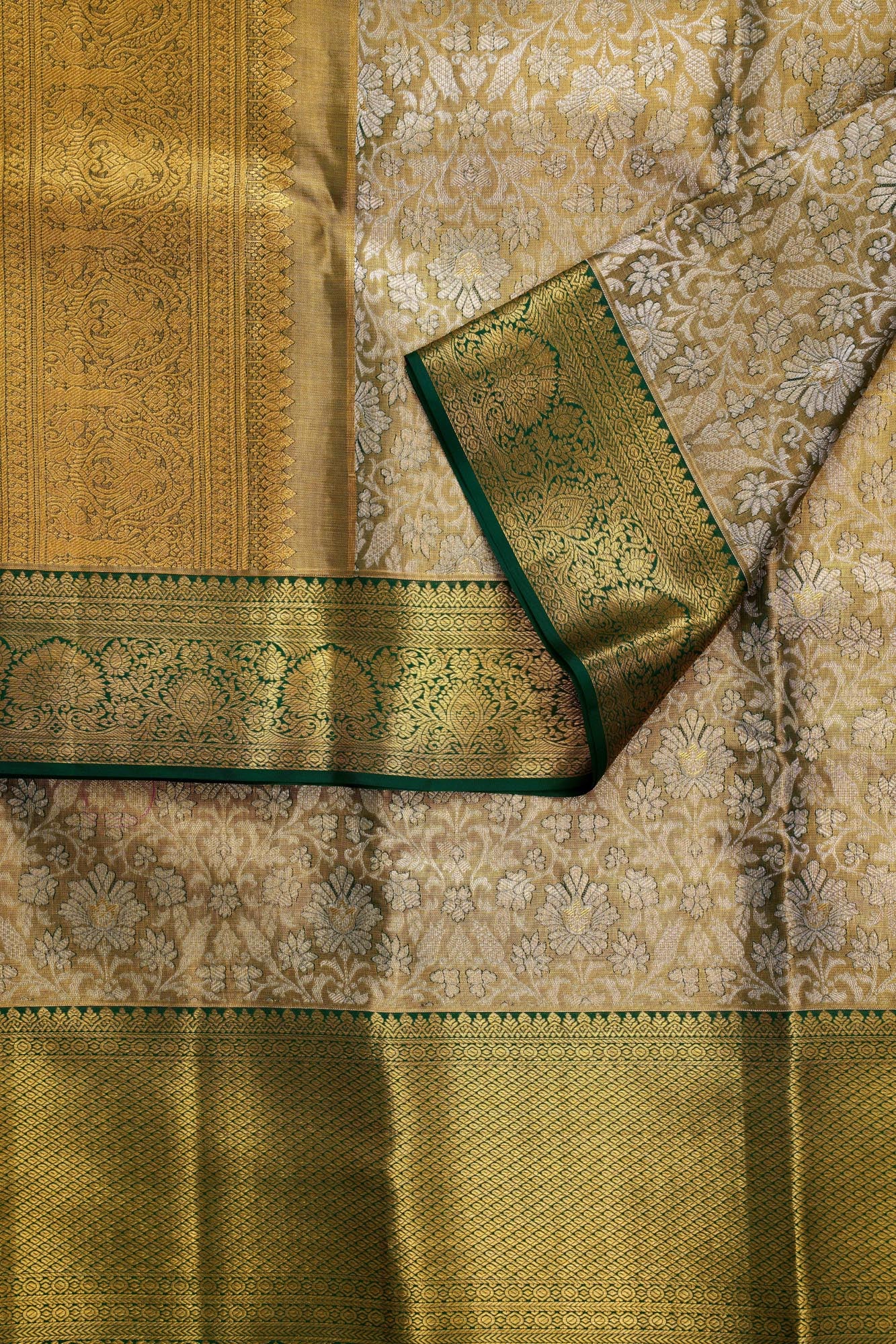 Seamless Floral Design Tissue Silk Saree